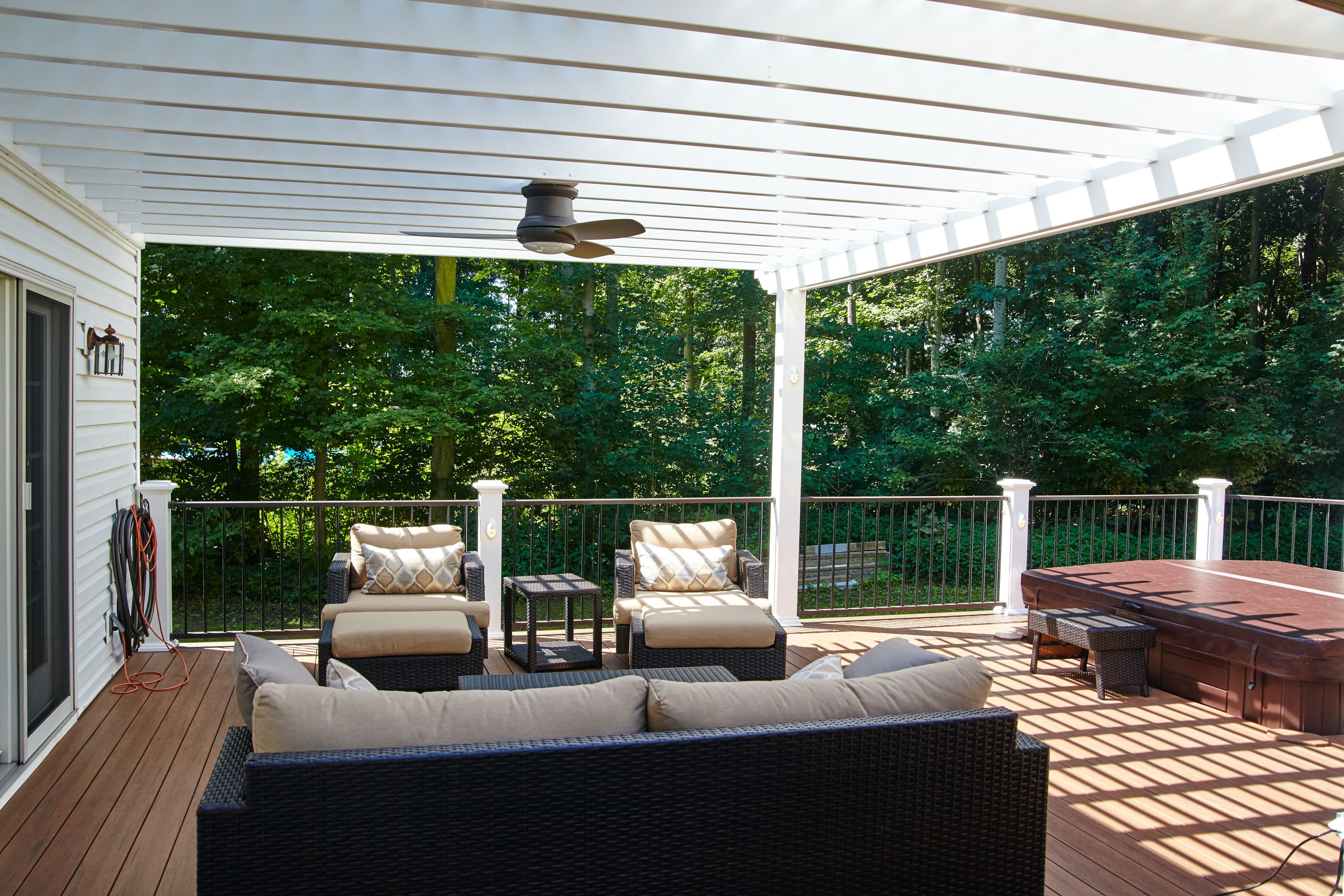 Covered composite deck with a white roof and ceiling fan