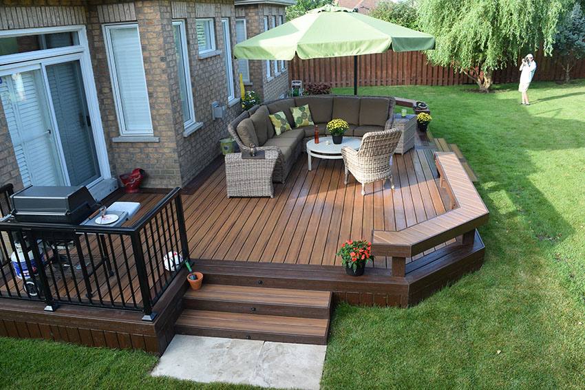 Ground-level composite deck with built-in bench seating