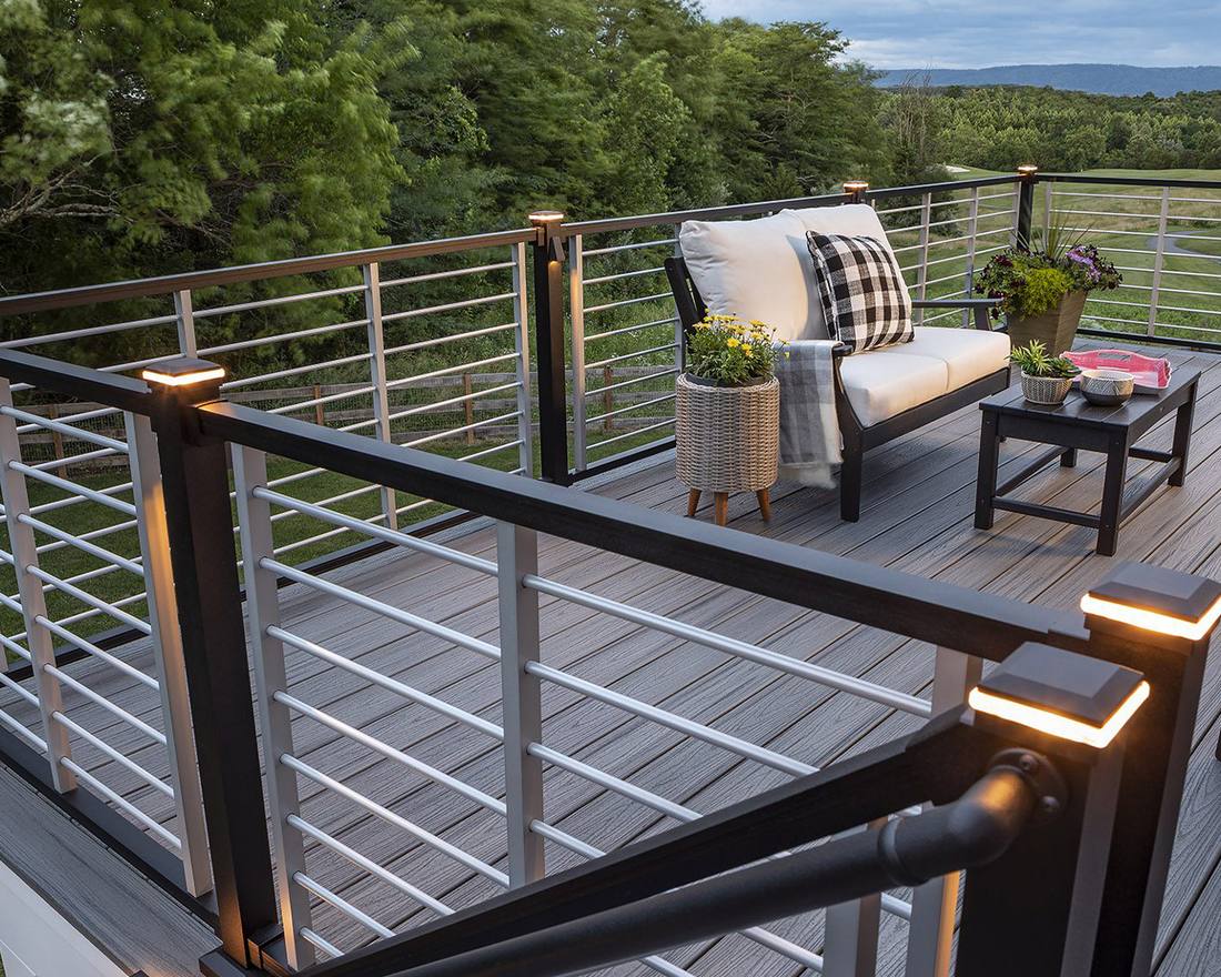 Deck railing with integrated lighting